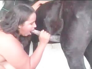 Discover this Curvy Woman and Her Love for Horses