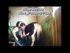 Lesbian slut fucking pussy video