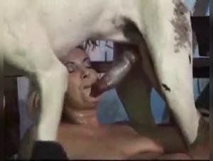Blonde Devoured by her Instinct: Double Penetration Ani...