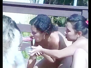 Aufregendes Zoophilie-Video mit einer Latina