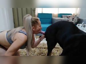 Pornovolk: Vanessa, slut sucks her dog