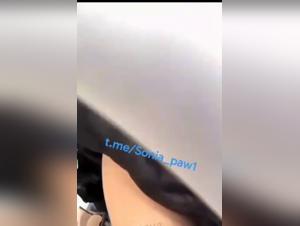 Hot girl victime d'un éjaculation canine incontrôlable