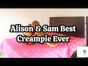 Beobachten Sie Alison und Sam bei einer intensiven Doggy-Sex-Session