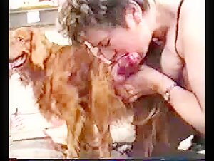 Vidéo de Bestialité: Une Femme et Son Chien