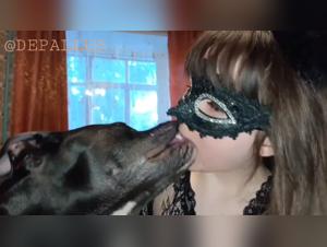 Sexo Canino Stripper: A Woman Submitted to Dog Anal